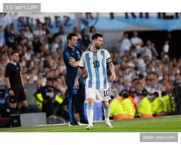 斯卡洛尼聚焦进攻端革新,创新战术助球队国际赛场表现抢眼 斯卡洛尼聚焦进攻端革新,创新战术助球队国际赛场表现抢眼