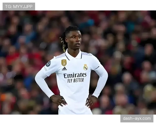 卡马文加扩大防守覆盖面，稳健表现成球队防线不可或缺的屏障