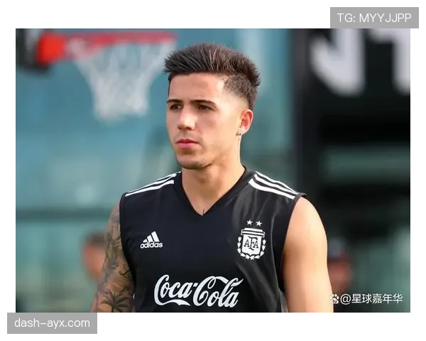 恩佐从新星到切尔西中场核心的角色跃迁分析 恩佐从新星到切尔西中场核心的角色跃迁分析