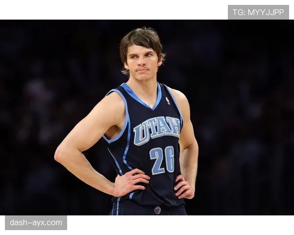 雷吉·米勒无球跑动拉开空间，关键三分改变比赛节奏